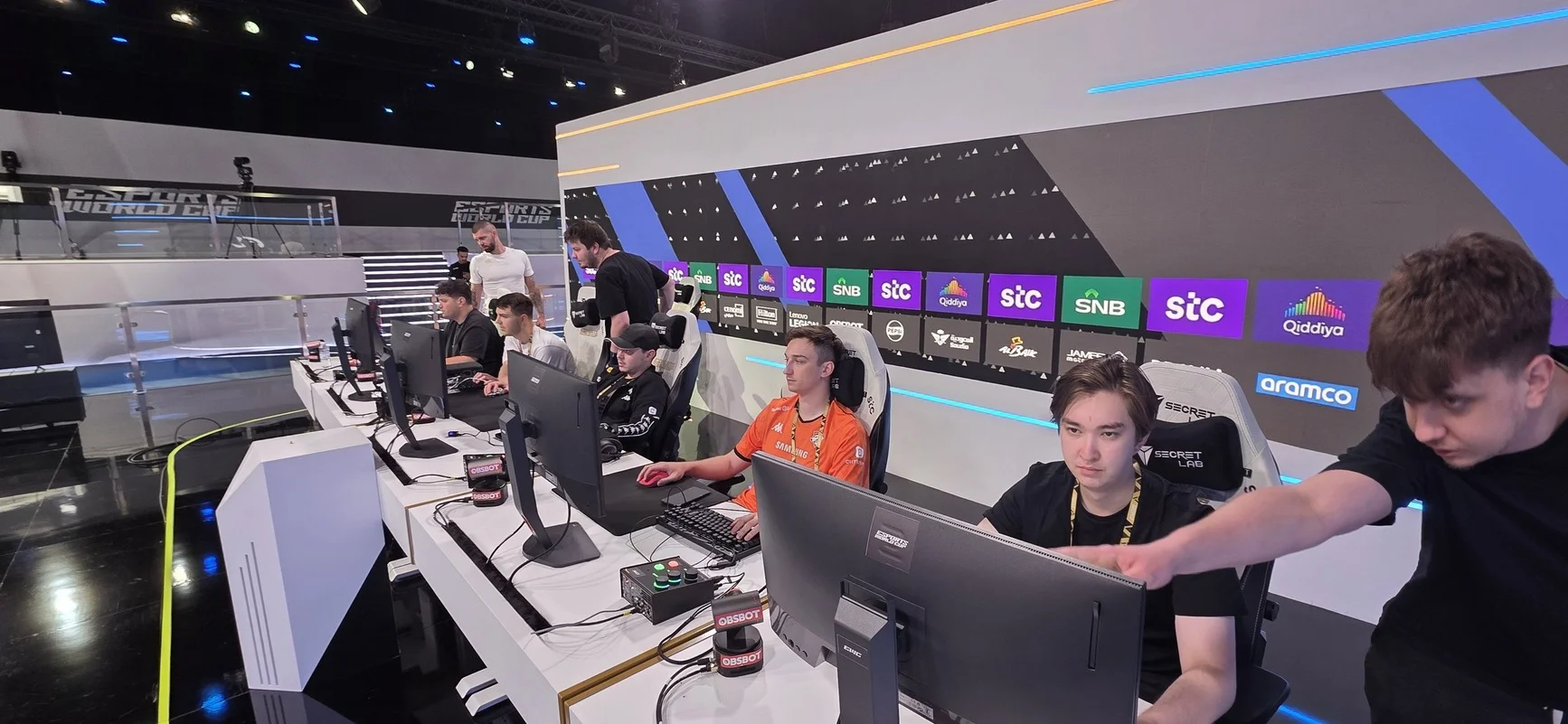 Virtus.pro прошла Zero Tenacity в плей-офф FISSURE Playground 2